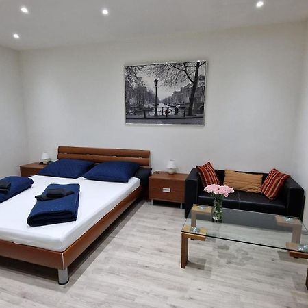 Apartment Flora - Late Check-Out At Noon 12 O Clock For Free Bratislava Exterior photo