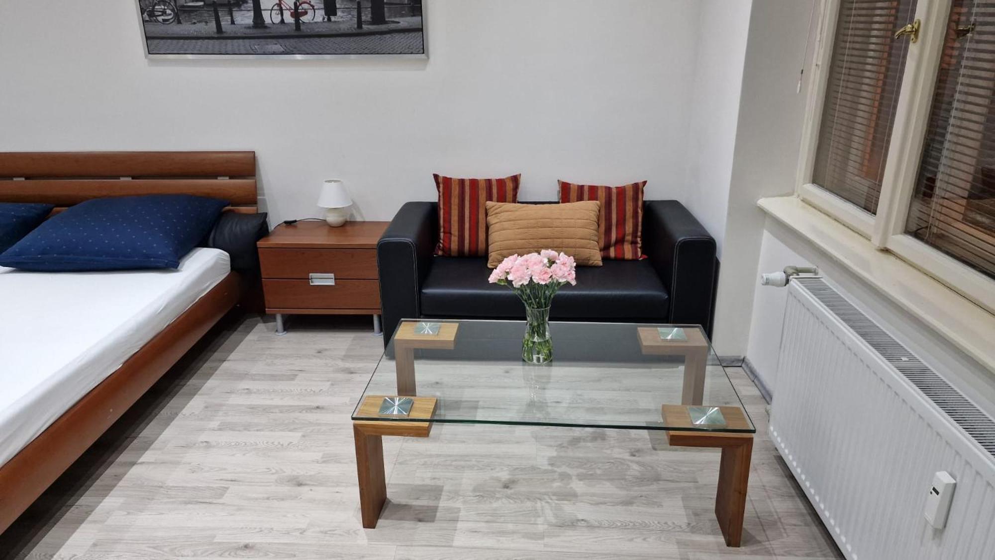 Apartment Flora - Late Check-Out At Noon 12 O Clock For Free Bratislava Exterior photo