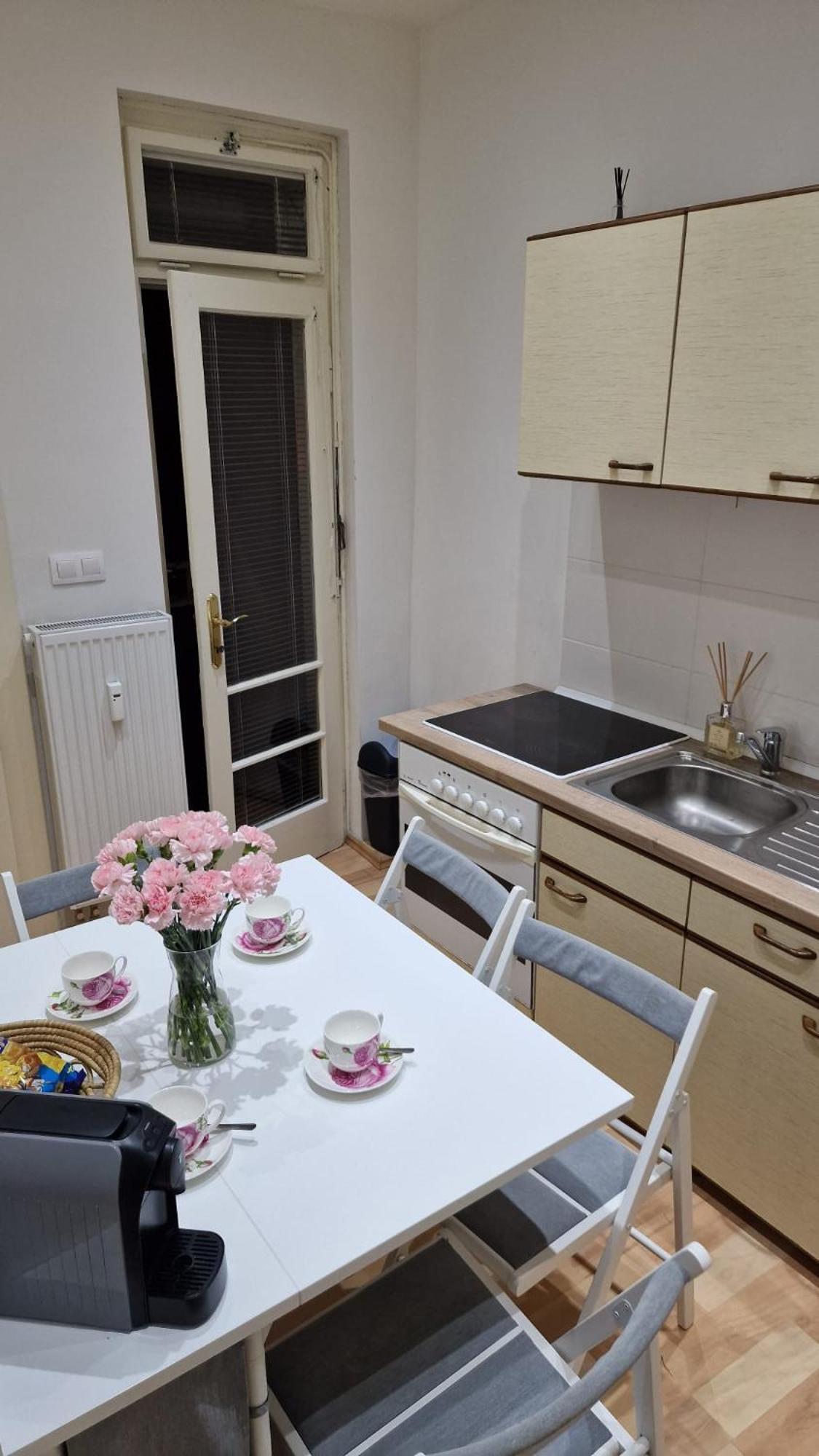 Apartment Flora - Late Check-Out At Noon 12 O Clock For Free Bratislava Exterior photo